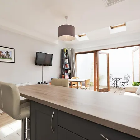 아파트 Modern Ranelagh With Patio 300 Metres From Luas *